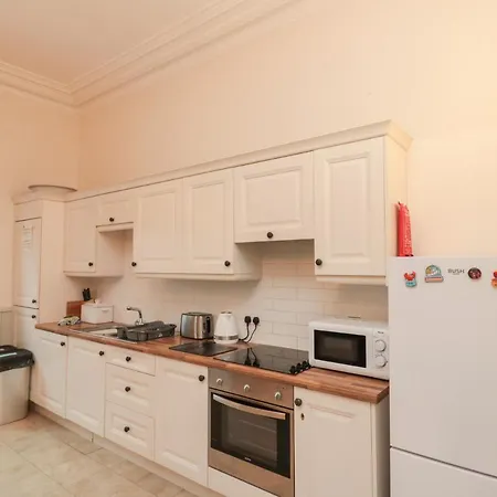 1 Hall Apartment *