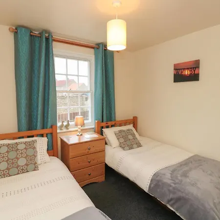 1 Hall Apartment *